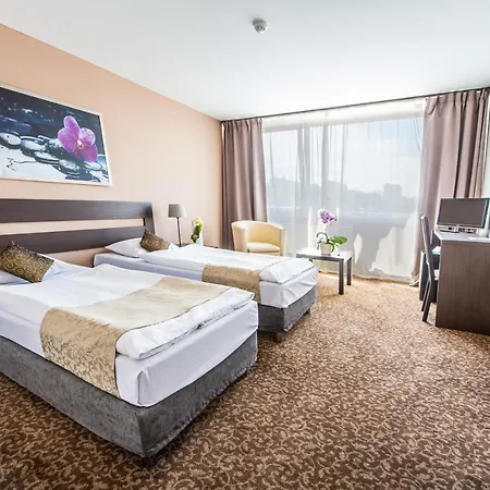 Hotel Cascade 3*
