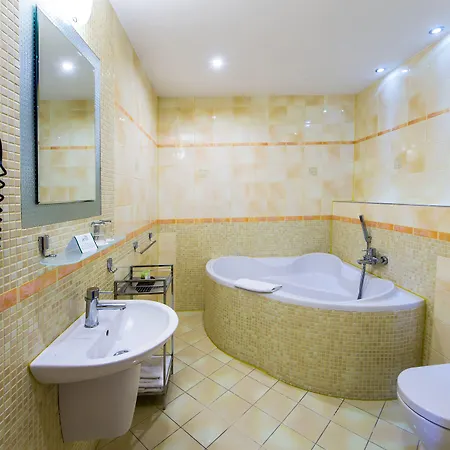 Cascade Hotel 3*