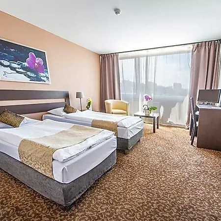 Hotel Cascade 3*