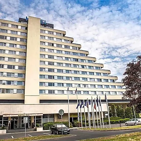 Cascade Hotel 3*