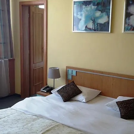 Hotel Cascade 3*