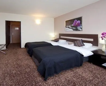 Hotel Cascade 3*
