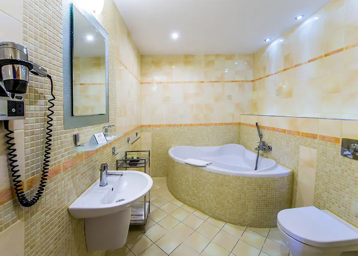 Cascade Hotel 3*